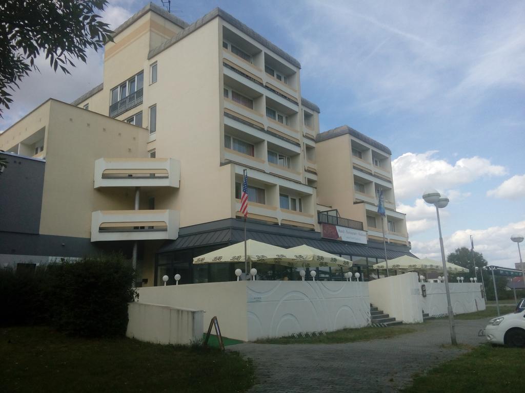 Wellness Hotel Lucia Veselí nad Lužnicí Esterno foto